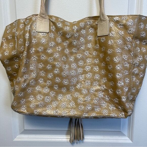 Cavalcanti Leather Tan Embossed Flower Shoulder Handbag Made in Italy - Picture 2 of 11